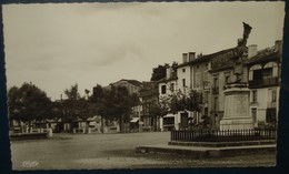 CASTELNAU - MAGNOAC.la Place Et Le Monument Aux Morts.Cpsm,neuve,be - Castelnau Magnoac