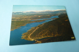 LE LAC DE ST-CASSIEN ..AU LOIN ..LES ALPES ENNEIGEES ... - Montauroux