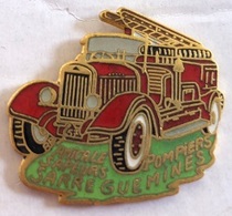 AMICALES SAPEURS POMPIERS SARREGUEMINES  - VIEUX CAMION ROUGE - OLD TRUCK RED - FIREFIGHTERS  - FEUERWEHRMANN  - (24) - Firemen