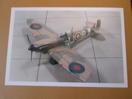 CAGI3 Format Carte Postale Env 15x10cm : SUPERBE (TIRAGE UNIQUE) PHOTO MAQUETTE PLASTIQUE 1/48e SPITFIRE ROYAL AIR FORCE - Avions