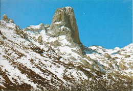 El Pico Urriello O Naranja De Bulnes Desde El Collado De Pandébano - Asturias (Oviedo)