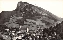 38 - SAINT-PIERRE D'ENTREMONT - Le Village Et La Roche Véran (1461 M) - Saint-Pierre-d'Entremont