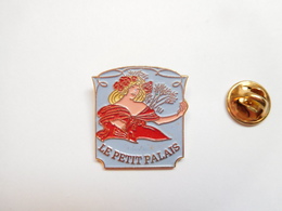 Beau Pin's En Relief , Pin Up , Le Petit Palais - Pin-ups