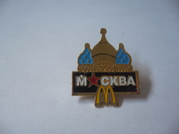 PIN'S PINS  RESTAURANT McDONALD'S MOCKBA MOSCOU RUSSIA RUSSIE ÉDITE PAR ARTHUS BERTRAND - McDonald's