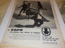 Delcampe - ANCIENNE  PUBLICITE PLAISIR QUI EFFACE LA FATIGUE  CAFE   1960 - Affiches