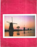 HOLLANDE - NEDERLAND - Moulins - KINDERDIJK - Molens Op'n Rijtje - 260420 - - Kinderdijk