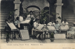 MÉXICO  , T.P.  NO CIRCULADA , SCHOLARS MAKING DRAWN WORK - MATAMOROS - Mexique