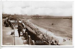 Real Photo Postcard, Lowestoft, South Cliff, Animated Crowded Beach. - Lowestoft