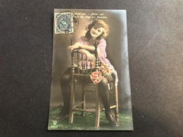 CPA 1923 Fantaisie Allemande Jeune Fille Sur Une Chaise N° 2 Cachet Ludwigsfafen - Scenes & Landscapes
