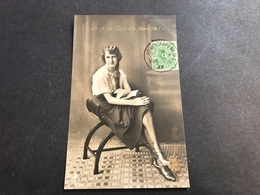 CPA 1923 Fantaisie Allemande Jeune Femme Avec Son Livre N ° 5 Cachet Ludwigshafen - Women