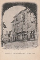 CORDES - Une Rue , Vue Prise De La Porte De La Trinité. - Cordes