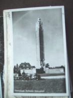 Nederland Holland Pays Bas Oosterbeek Met Airborne Monument En Huis - Oosterbeek