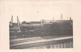 ¤¤   -  Carte-Photo D'une Locomotive En Gare  -  Train   -  Chemin De Fer   -  ¤¤ - Matériel