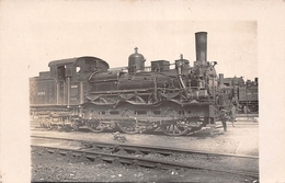 Carte-Photo D'une Locomotive De La Compagnie Du " NORD " En Gare " VALENCIENNES "  -  Train, Cheminot , Chemin De Fer - Equipo