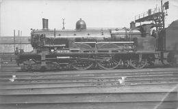 Carte-Photo D'une Locomotive De La Compagnie Du " NORD " En Gare " LA CAPELLE "  -  Train, Cheminot , Chemin De Fer - Matériel