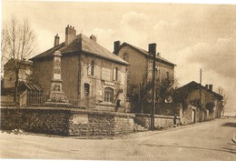 (87) SAINT LAURENT SUR GORRE - LA POSTE  -  ROUTE DE LIMOGES - ( Monument Aux Morts) - Saint Laurent Sur Gorre