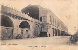 Nîmes        30       Extérieur De La Gare Du P.L.M    (voir Scan) - Nîmes