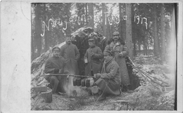 LETTONIE - RIGA - Carte-Photo Militaire En 1917 - Camp De Soldats Allemands Dans Une Forêt - Guerre 1914-18 - Latvia