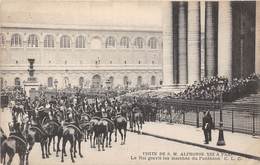 PARIS-75005- VISITE DE S.M ALPHONSE XIII A PATIS, LE ROI GRAVIT LES MARCHES DU PANTHEON - Paris (05)