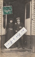 LE HAVRE - On Pose Devant Le 37 Quai Notre Dame En 1908      ( Carte-photo ) - Port