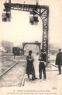 GREVE DES CHEMINOTS DU NORD 1910, SURVEILLANCE D'UN POSTE SEMAPHORIQUE AVANT L'ENTREE EN GARE DU NORD - Metropolitana, Stazioni