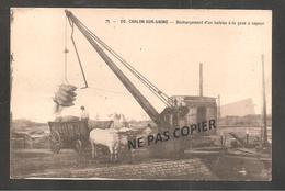 CHALONS SUR SAONE  DECHARGEMENT D UN BATEAU A LA GRUE A VAPEUR  /  Boeufs - Chalon Sur Saone