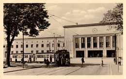 DESSAU : HAUPTBAHNHOF / GARE / TRAIN STATION - TRAM / TRAMWAY - CARTE VRAIE PHOTO / REAL PHOTO POSTCARD - 1955 (ae633) - Dessau