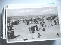 Nederland Holland Pays Bas Ameland Nes Met Strandstoelen En Badgasten - Ameland