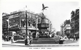 Piccadilly Circus, London 1954 - Eros, Fontaine Shaftesbury Memorial Fountain - Piccadilly Circus