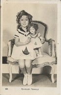 CPA SHIRLEY TEMPLE ET UNE DES POUPEES A SON EFFIGIE Ref80 - Otros