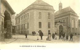 91 DOURDAN HOTEL DIEU LIVRAISON DU PAIN PAR LE BOULANGER AVEC SA CHARRETTE A BRAS - Dourdan