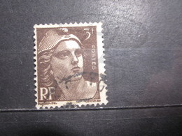 VEND BEAU TIMBRE FRANCE N° 715 , FOND LIGNE !!! (d) - Oblitérés