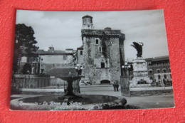 Benevento La Rocca Dei Rettori Con Monumento Ai Caduti E La Fontana NV - Benevento