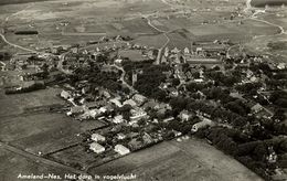 Nederland, AMELAND, Dorp Nes Vanuit De Lucht (1961) Ansichtkaart - Ameland