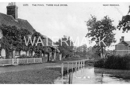 THREE MILE CROSS THE POND NEAR READING OLD B/W POSTCARD BERKSHIRE - Reading