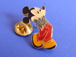 Pin's Disney - Mickey Mains Dans Les Poches - Walt Disney Souris (GA19) - Disney