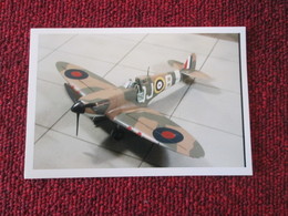 CAGI3 Format Carte Postale Env 15x10cm : SUPERBE (TIRAGE UNIQUE) PHOTO MAQUETTE PLASTIQUE 1/48e SPITFIRE MK I ROYAL AIR - Flugzeuge