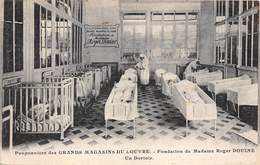 PARIS-75001-POUPONNIERE DES GRANDS MAGASINS DU LOUVRE , FONDATION DE MME ROGER DOUINE, UN DORTOIR - Arrondissement: 01