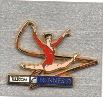 Pin's  Doré  Maillot Rouge  FRANCE  TELECOM, Sport  Gymnastique  Féminine  RENNES  1991  Signé  ARTHUS  BERTRAND - Gimnasia