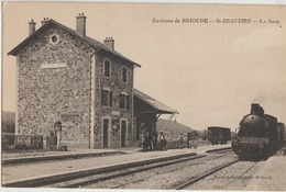 Saint-Beauzire  43   La Gare _Train Z=entrant En Gare Et Les Quais Bien Animés - Andere Gemeenten