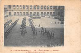 PARIS-75007-LE GENERALE FAURE-BIQUET, ET L'ETAT-MAJOR SALUANT LES DRAPEAUX DE PARIS PENDANT LA REVUE - Arrondissement: 07