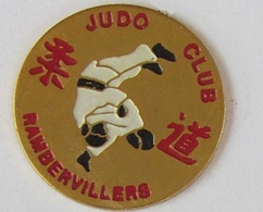 C40 Pin's JUDO Club De RAMBERVILLERS Vosges Achat Immédiat - Judo