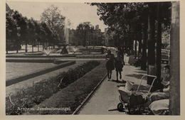 Arnhem (Gld.) Jansbuitensingel (leuke Kinderwagen) 1953 - Arnhem