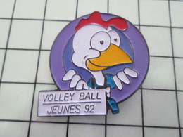 416b Pin's Pins / Beau Et Rare / THEME : SPORTS / COQ POULET VOLLEY-BALL JEUNES 92 - Volleyball