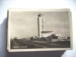 Nederland Holland Pays Bas Afsluitdijk Monument Met Auto's En Autobus - Den Oever (& Afsluitdijk)