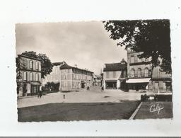 RABASTENS (TARN) 558  CARTE PHOTO LA PLACE ET LA RUE DE LA REPUBLIQUE (TEINTURERIE UNIVERSELLE) - Rabastens