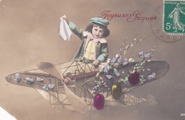 AVIATION . AVION Fantaisie . Photo-montage : Enfant Dans Un Aéroplane Agitant Un Mouchoir "Joyeuse Pâques " - ....-1914: Precursores