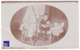 Jolie Carte Postale Photo 1920 Jouet Poupée Fille Robe Chambre - Vintage Girl & Toy Doll Room Real Postcard RPPC A34-89 - Jeux Et Jouets