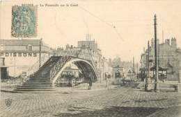 REIMS LA PASSERELLE SUR LE CANAL - Reims