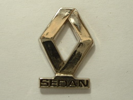 PIN'S RENAULT SEDAN - Renault